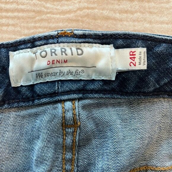 Torrid Boyfriend Jeans | Women’s Plus Size 24R | Distressed | Stretch Denim - Picture 4 of 6
